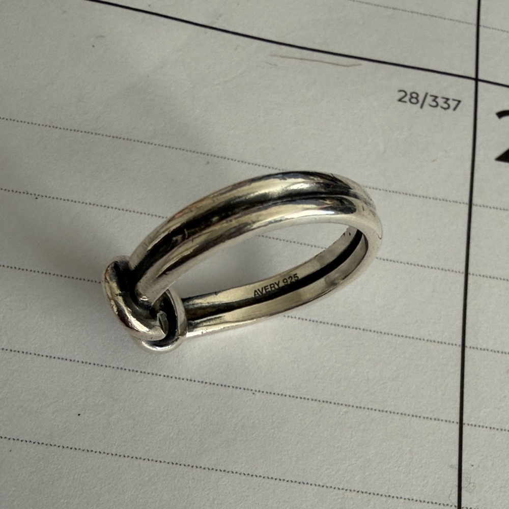 James Avery Retired Silver Knot Ring - Picture 5 of 6